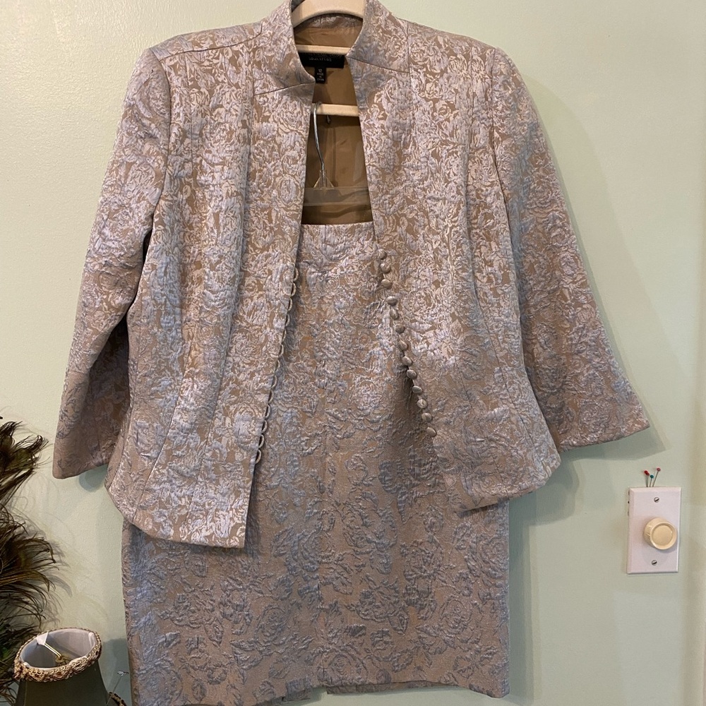 CARMEN MARC VALVO SUIT